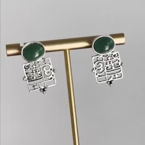 Elegant, handcrafted jewelry featuring timeless designs, perfect for gifting and everyday wear."